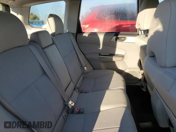 2012 Subaru Forester X z VIN JF2SHABC4CH424299, wystawiony jako Copart lot #81882635 z przebiegiem 117 918 mil mil oraz Czysty tytuł • Clean title. Historia ofert i sprzedaży dostępna na DreamBid. Obrazek 10.