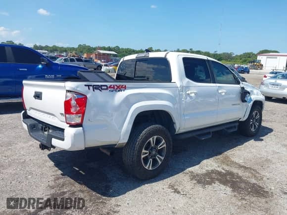 2017 Toyota Tacoma SR5 с VIN 5TFCZ5ANXHX082879, выставлен на аукционе IAAI как лот 42868022 с пробегом 114 120 миль миль и . История ставок и продаж доступна на DreamBid. Изображение 4.