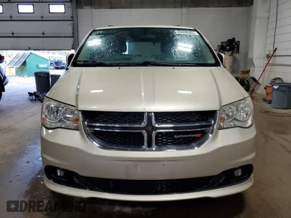 2014 Dodge Grand Caravan SXT with VIN 2C4RDGCG1ER253516, listed as a Copart auction lot 69698965 with 155,334 mi miles and Clean title. Bid and sale history available at DreamBid. Image 5.