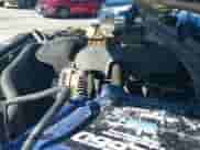 2005 GMC Sierra 1500 SLT z VIN 2GTEC13T251100136, wystawiony jako IAAI lot #41031903 z przebiegiem 440 920 mil mil oraz . Historia ofert i sprzedaży dostępna na DreamBid. Obrazek 19.