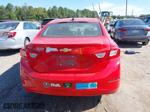 2017 Chevrolet Cruze LS z VIN 1G1BC5SM4H7185050, wystawiony jako IAAI lot #43115870 z przebiegiem 68 455 mil mil oraz . Historia ofert i sprzedaży dostępna na DreamBid. Obrazek 16.