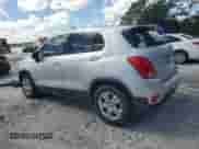 2018 Chevrolet Trax LS z VIN 3GNCJKSB6JL225765, wystawiony jako Copart lot #82482995 z przebiegiem 109 641 mil mil oraz Czysty tytuł • Clean title. Historia ofert i sprzedaży dostępna na DreamBid. Obrazek 2.