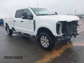 2023 Ford F-250 XL z VIN 1FT7W2BN0PEC09642, wystawiony jako IAAI lot #40941502 z przebiegiem 30 754 mil mil oraz . Historia ofert i sprzedaży dostępna na DreamBid. Obrazek 1.