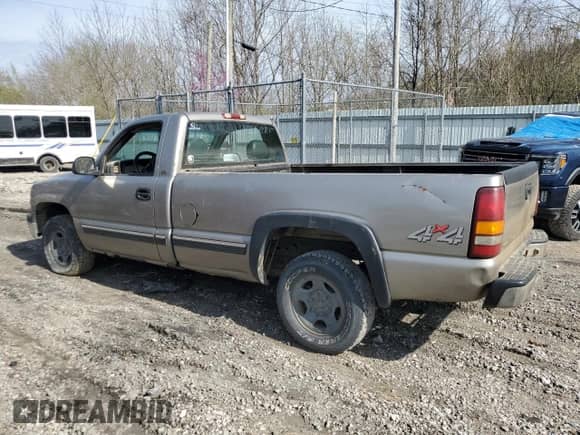 2000 Chevrolet Silverado 1500 with VIN 1GCEK14W7YE342709, listed as a Copart auction lot 51491935 with Not provided miles and Salvage title. Bid and sale history available at DreamBid. Image 2.