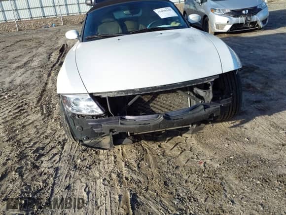 2006 BMW Z4 3.0i с VIN 4USBU33596LW66331, выставлен на аукционе IAAI как лот 41608940 с пробегом 122 838 миль миль и . История ставок и продаж доступна на DreamBid. Изображение 6.