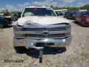 2018 Chevrolet Silverado 2500HD Work Truck z VIN 1GC2KUEG1JZ110598, wystawiony jako Copart lot #53153533 z przebiegiem 162 098 mil mil oraz Szkoda całkowita • Salvage title. Historia ofert i sprzedaży dostępna na DreamBid. Obrazek 5.