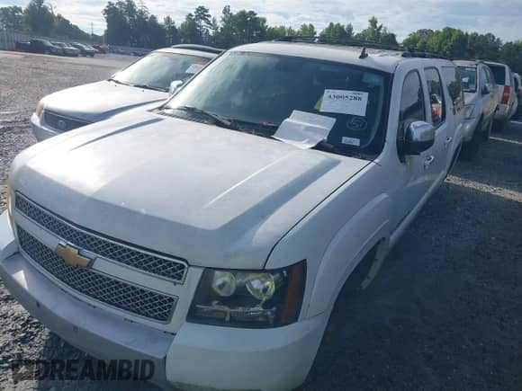 2007 Chevrolet Suburban LS with VIN 3GNFC16037G261750, listed as a IAAI auction lot 43005288 with 204,515 mi miles and . Bid and sale history available at DreamBid. Image 2.