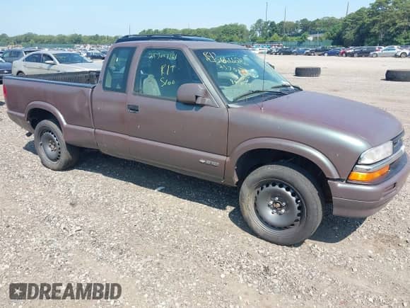 2001 Chevrolet S-10 LS с VIN 1GCDT19W518111281, выставлен на аукционе IAAI как лот 42866626 с пробегом Не указан миль и . История ставок и продаж доступна на DreamBid. Изображение 1.