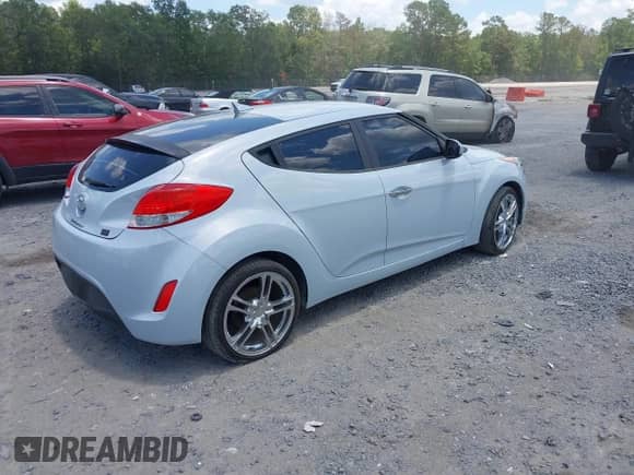 2015 Hyundai Veloster with VIN KMHTC6AD5FU222720, listed as a IAAI auction lot 42547097 with 87,565 mi miles and . Bid and sale history available at DreamBid. Image 4.