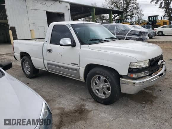 2000 Chevrolet Silverado 1500 LS with VIN 1GCEC14T3YZ339396, listed as a Copart auction lot 81505634 with 270,107 mi miles and Salvage title. Bid and sale history available at DreamBid. Image 4.