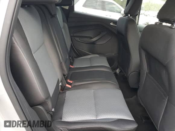 2018 Ford Escape SE z VIN 1FMCU9GD9JUA27475, wystawiony jako Copart lot #82301455 z przebiegiem 66 389 mil mil oraz Szkoda całkowita • Salvage title. Historia ofert i sprzedaży dostępna na DreamBid. Obrazek 11.