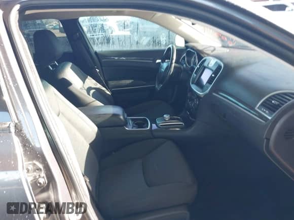 2019 Chrysler 300 Touring с VIN 2C3CCAAG1KH602138, выставлен на аукционе IAAI как лот 43389494 с пробегом 113 055 миль миль и . История ставок и продаж доступна на DreamBid. Изображение 5.