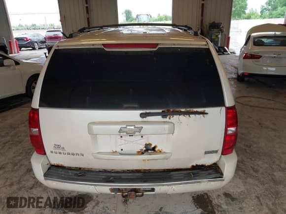 2010 Chevrolet Suburban LTZ с VIN 1GNUKKE35AR173513, выставлен на аукционе IAAI как лот 42491183 с пробегом 189 563 миль миль и . История ставок и продаж доступна на DreamBid. Изображение 16.
