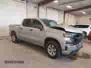 2019 Chevrolet Silverado 1500 Work Truck z VIN 1GCPYAEHXKZ222247, wystawiony jako IAAI lot #42457670 z przebiegiem 83 767 mil mil oraz . Historia ofert i sprzedaży dostępna na DreamBid. Obrazek 1.