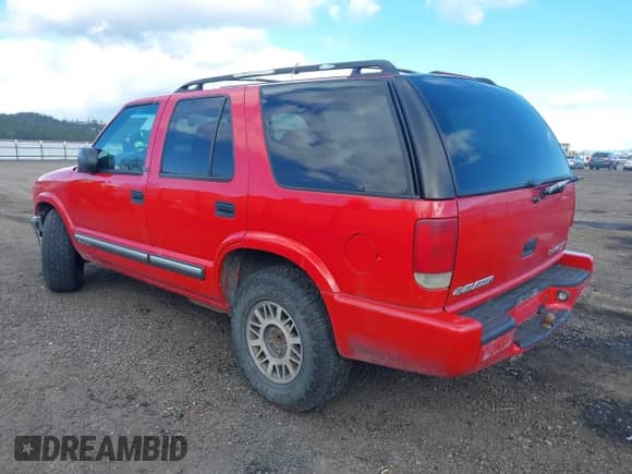 2000 Chevrolet Blazer LT with VIN 1GNDT13W5Y2200104, listed as a IAAI auction lot 41960176 with 265,328 mi miles and . Bid and sale history available at DreamBid. Image 3.