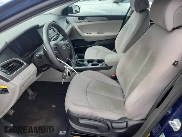 2015 Hyundai Sonata SE с VIN 5NPE24AFXFH232353, выставлен на аукционе Copart как лот 82742145 с пробегом 154 843 миль миль и Чистый • Clean title. История ставок и продаж доступна на DreamBid. Изображение 7.