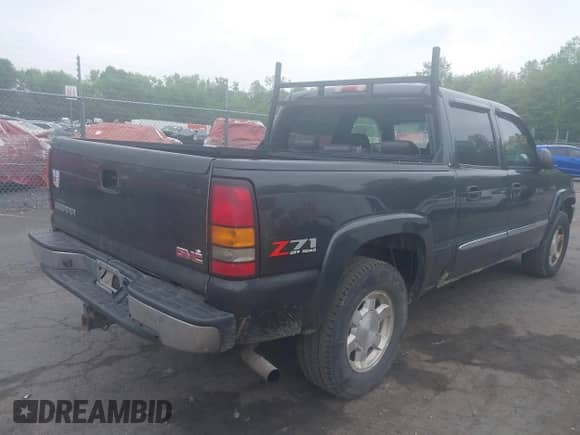 2005 GMC Sierra 1500 SLE with VIN 2GTEK13TX51225016, listed as a IAAI auction lot 42285728 with 258,939 mi miles and . Bid and sale history available at DreamBid. Image 4.