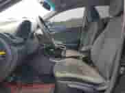 2012 Hyundai Accent SE z VIN KMHCU5AE7CU018044, wystawiony jako Copart lot #67376255 z przebiegiem 147 072 mil mil oraz Czysty tytuł • Clean title. Historia ofert i sprzedaży dostępna na DreamBid. Obrazek 7.