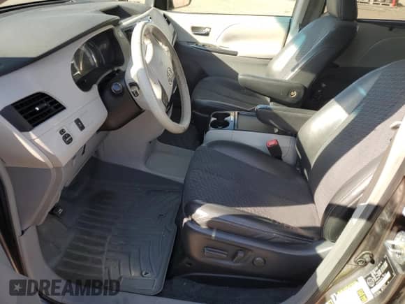 2011 Toyota Sienna SE with VIN 5TDXK3DC0BS077515, listed as a Copart auction lot 70179025 with 220,045 mi miles and Salvage title. Bid and sale history available at DreamBid. Image 7.