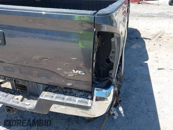 2021 Toyota Tacoma SR5 z VIN 5TFDZ5BN6MX059581, wystawiony jako IAAI lot #42051740 z przebiegiem 65 399 mil mil oraz . Historia ofert i sprzedaży dostępna na DreamBid. Obrazek 6.
