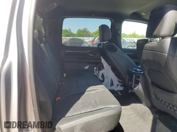 2024 Ram 1500 Big Horn z VIN 1C6SRFFT5RN135131, wystawiony jako Copart lot #52773895 z przebiegiem 33 409 mil mil oraz Szkoda całkowita • Salvage title. Historia ofert i sprzedaży dostępna na DreamBid. Obrazek 10.