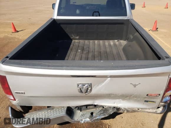 2010 Dodge 1500 ST z VIN 3D7JB1EP5AG116078, wystawiony jako Copart lot #74195174 z przebiegiem 107 803 mil mil oraz Szkoda całkowita • Salvage title. Historia ofert i sprzedaży dostępna na DreamBid. Obrazek 11.