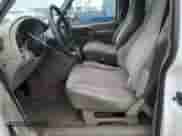 2000 Chevrolet Astro z VIN 1GNDM19W1YB143811, wystawiony jako Copart lot #74846404 z przebiegiem 151 944 mil mil oraz Nie do naprawy • Non repairable. Historia ofert i sprzedaży dostępna na DreamBid. Obrazek 7.