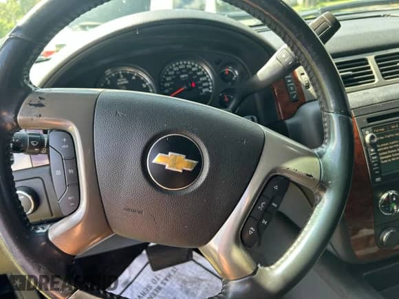 2011 Chevrolet Suburban LT с VIN 1GNSKJE34BR324120, выставлен на аукционе Copart как лот 86322775 с пробегом 240 317 миль миль и Чистый • Clean title. История ставок и продаж доступна на DreamBid. Изображение 13.