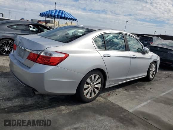 2013 Honda Accord EX-L with VIN 1HGCR2F82DA136109, listed as a Copart auction lot 82430815 with 271,502 mi miles and Salvage title. Bid and sale history available at DreamBid. Image 3.