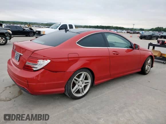 2014 Mercedes-Benz C 250 с VIN WDDGJ4HB8EG266542, выставлен на аукционе Copart как лот 59872175 с пробегом 132 771 миль миль и Чистый • Clean title. История ставок и продаж доступна на DreamBid. Изображение 3.