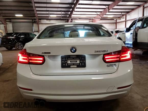2013 BMW 3 Series 328i xDrive с VIN WBA3B3C5XDF541394, выставлен на аукционе Copart как лот 82249565 с пробегом 117 557 миль миль и Чистый • Clean title. История ставок и продаж доступна на DreamBid. Изображение 6.