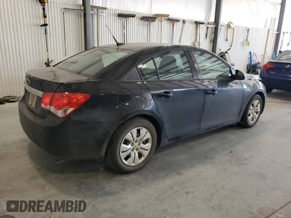 2014 Chevrolet Cruze LS z VIN 1G1PA5SH2E7457864, wystawiony jako Copart lot #85175535 z przebiegiem 140 535 mil mil oraz Szkoda całkowita • Salvage title. Historia ofert i sprzedaży dostępna na DreamBid. Obrazek 3.