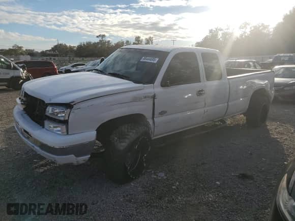 2003 Chevrolet Silverado 1500 LS z VIN 1GCEC19T93E211964, wystawiony jako Copart lot #88444695 z przebiegiem 318 153 mil mil oraz Nie do naprawy • Non repairable. Historia ofert i sprzedaży dostępna na DreamBid. Obrazek 1.