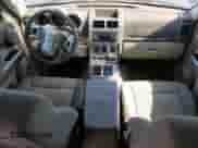 2010 Dodge Nitro SXT z VIN 1D4PU5GK5AW146659, wystawiony jako Copart lot #81163675 z przebiegiem 217 859 mil mil oraz Szkoda całkowita • Salvage title. Historia ofert i sprzedaży dostępna na DreamBid. Obrazek 8.