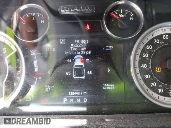 2016 Ram 1500 Outdoorsman z VIN 1C6RR7TM4GS335448, wystawiony jako IAAI lot #42815664 z przebiegiem 128 449 mil mil oraz . Historia ofert i sprzedaży dostępna na DreamBid. Obrazek 15.