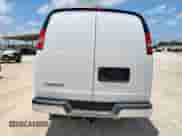 2024 Chevrolet Express Cargo z VIN 1GCWGAF74R1271408, wystawiony jako Copart lot #70396495 z przebiegiem 13 726 mil mil oraz Szkoda całkowita • Salvage title. Historia ofert i sprzedaży dostępna na DreamBid. Obrazek 6.