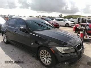 2009 BMW 3 Series 328i xDrive с VIN WBAPK53539A643301, выставлен на аукционе IAAI как лот 32675223 с пробегом 99 973 миль миль и . История ставок и продаж доступна на DreamBid. Изображение 1.