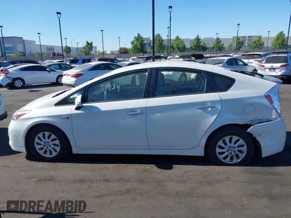 2015 Toyota Prius Advanced z VIN JTDKN3DP8F3066239, wystawiony jako IAAI lot #42831974 z przebiegiem 158 614 mil mil oraz . Historia ofert i sprzedaży dostępna na DreamBid. Obrazek 14.