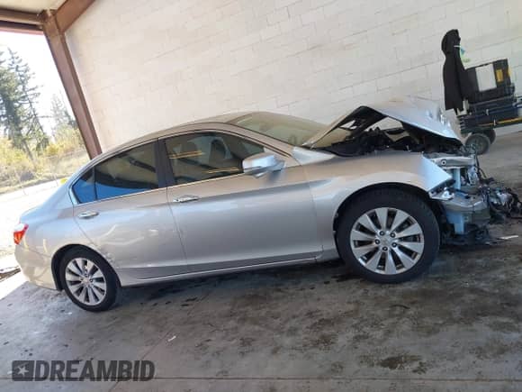 2014 Honda Accord EX с VIN 1HGCR2F70EA040150, выставлен на аукционе IAAI как лот 43450370 с пробегом 132 805 миль миль и . История ставок и продаж доступна на DreamBid. Изображение 14.