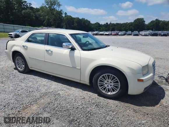 2010 Chrysler 300 Touring с VIN 2C3CA5CV8AH160837, выставлен на аукционе Copart как лот 69476995 с пробегом 106 835 миль миль и Списание • Salvage title. История ставок и продаж доступна на DreamBid. Изображение 4.