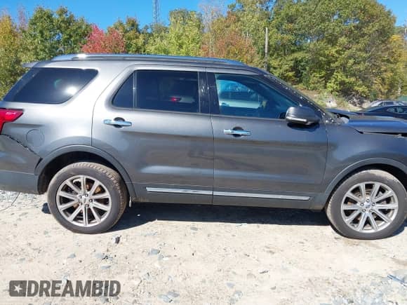 2017 Ford Explorer Limited z VIN 1FM5K8F82HGC92874, wystawiony jako IAAI lot #43330136 z przebiegiem 143 821 mil mil oraz . Historia ofert i sprzedaży dostępna na DreamBid. Obrazek 13.