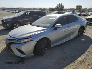 2020 Toyota Camry XSE with VIN 4T1K61AK5LU945550, listed as a Copart auction lot 81818385 with 135,510 mi miles and Salvage title. Bid and sale history available at DreamBid. Image 1.