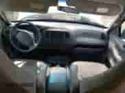 1998 Ford F-150 XL z VIN 1FTRX17L3WNB14207, wystawiony jako Copart lot #81527935 z przebiegiem 236 310 mil mil oraz Szkoda całkowita • Salvage title. Historia ofert i sprzedaży dostępna na DreamBid. Obrazek 8.