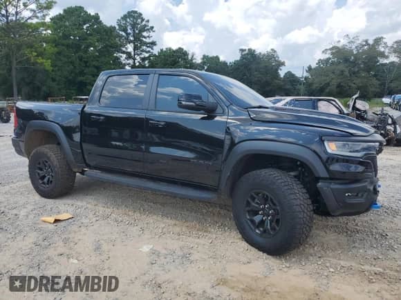 2025 Ram 1500 RHO z VIN 1C6SRFUP5SN611731, wystawiony jako Copart lot #69822705 z przebiegiem Nie podano mil oraz Szkoda całkowita • Salvage title. Historia ofert i sprzedaży dostępna na DreamBid. Obrazek 4.