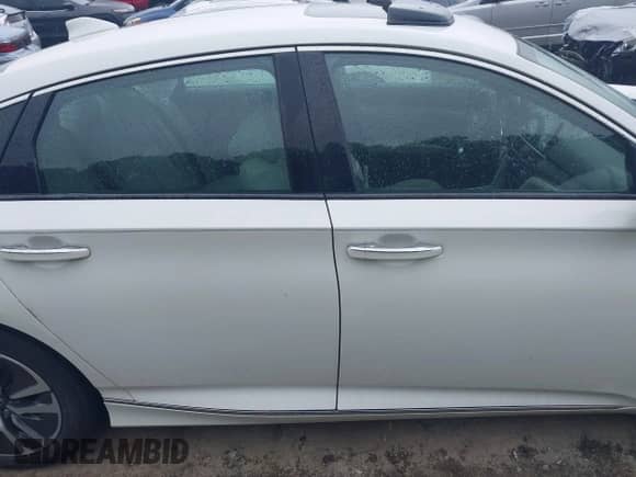 2018 Honda Accord Touring z VIN 1HGCV3F98JA002436, wystawiony jako IAAI lot #42436735 z przebiegiem 171 779 mil mil oraz . Historia ofert i sprzedaży dostępna na DreamBid. Obrazek 13.