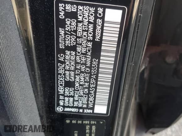 1993 Mercedes-Benz 500 with VIN WDBGA51E3PA135382, listed as a Copart auction lot 82648485 with 199,083 mi miles and Clean title. Bid and sale history available at DreamBid. Image 12.