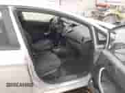 2011 Ford Fiesta SE z VIN 3FADP4EJXBM111358, wystawiony jako IAAI lot #43433747 z przebiegiem 92 990 mil mil oraz . Historia ofert i sprzedaży dostępna na DreamBid. Obrazek 5.