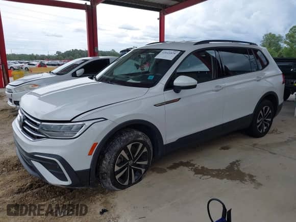 2022 Volkswagen Tiguan S с VIN 3VV1B7AX6NM070790, выставлен на аукционе IAAI как лот 42641828 с пробегом 38 713 миль миль и . История ставок и продаж доступна на DreamBid. Изображение 18.