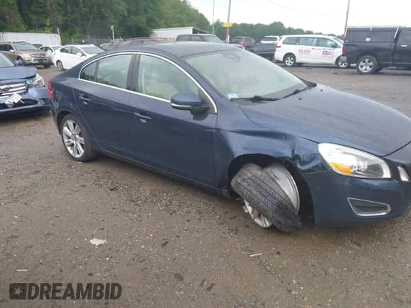 2012 Volvo S60 T6 с VIN YV1902FH5C2038827, выставлен на аукционе IAAI как лот 42860167 с пробегом 78 984 миль миль и . История ставок и продаж доступна на DreamBid. Изображение 13.