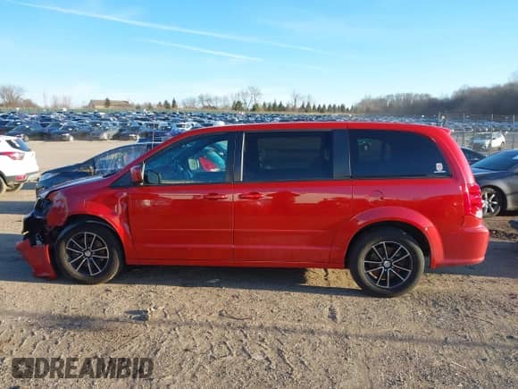 2016 Dodge Grand Caravan SE Plus z VIN 2C4RDGBG5GR125008, wystawiony jako IAAI lot #41232973 z przebiegiem 107 315 mil mil oraz . Historia ofert i sprzedaży dostępna na DreamBid. Obrazek 14.